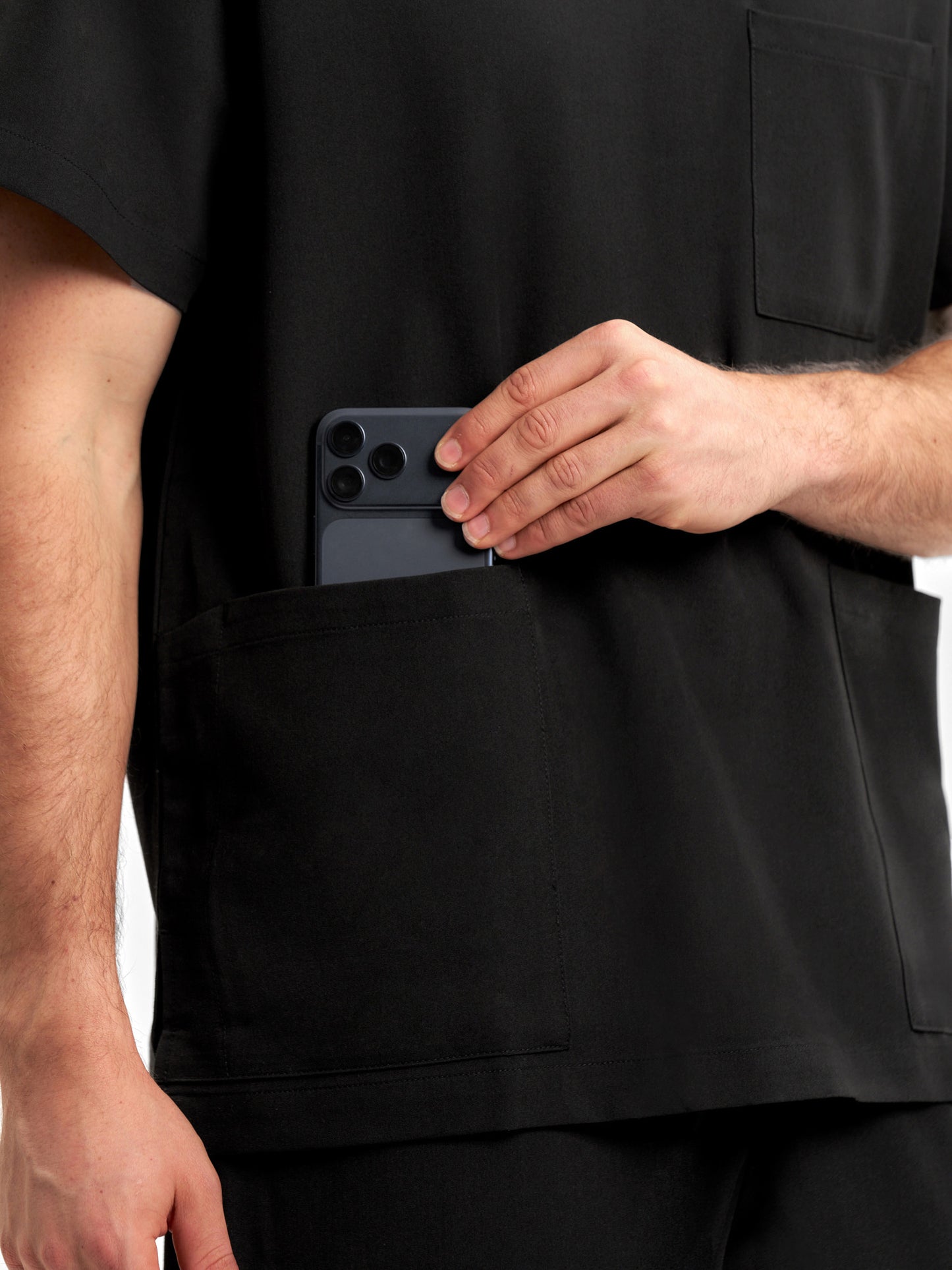 Inaura Pulse Unisex V-Neck Scrub Top